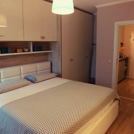 West Beach Apartment Durrës Exteriör bild