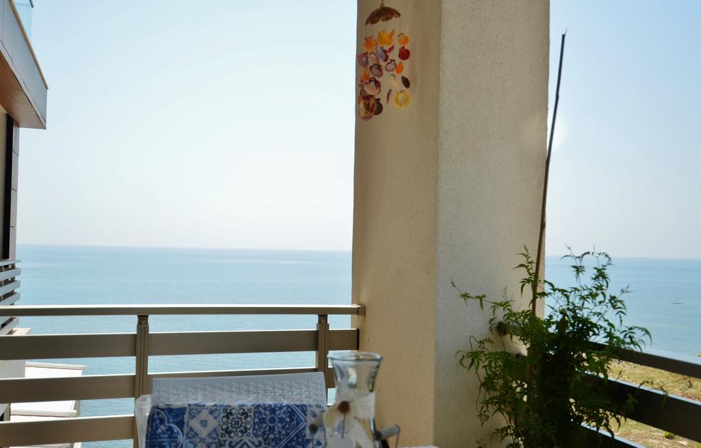 West Beach Apartment Durrës Exteriör bild
