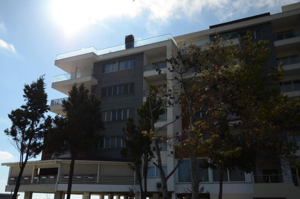 West Beach Apartment Durrës Exteriör bild