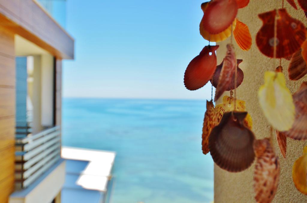 West Beach Apartment Durrës Exteriör bild