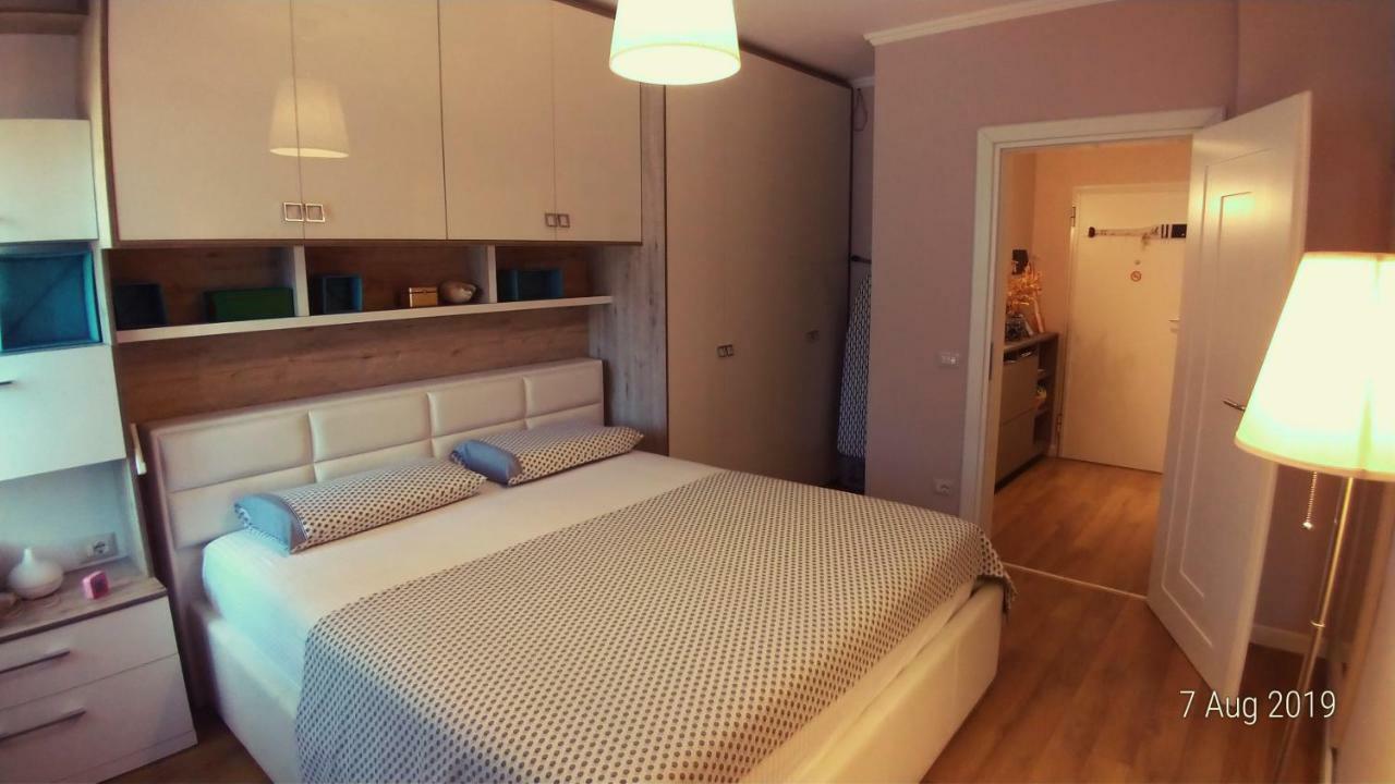 West Beach Apartment Durrës Exteriör bild